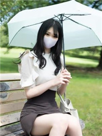 美白で初心な女子大生・・・