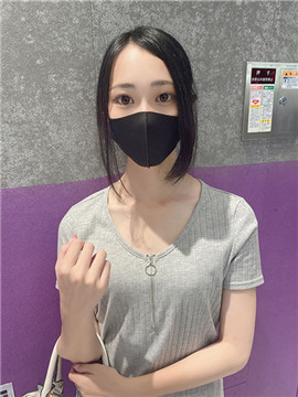 ランニングが趣味の恥ずかしがり屋な色白長身苗条ー娘