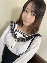 超可爱的娇小美女