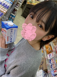 敏感黑发美女