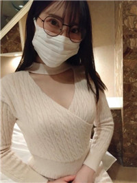 【单拍】略显自然的巨乳白皙眼镜妹