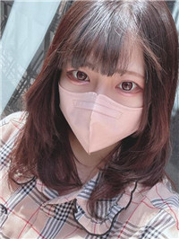 パッツン黒发ボブで童顔！