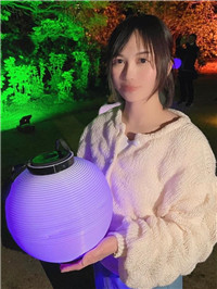 我们的第一次约会，樱花在晚上跳舞