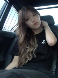 害羞的偶像级美少女