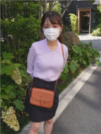 苦恼的可爱19岁少女