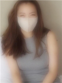 一个美丽的妻子，她有F罩杯