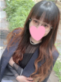 时尚的戴眼镜的女孩。