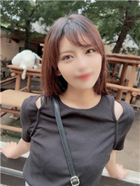 身材苗条，美感十足的美女