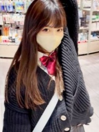 荣获〇〇小姐选美大赛冠军 18 岁少女