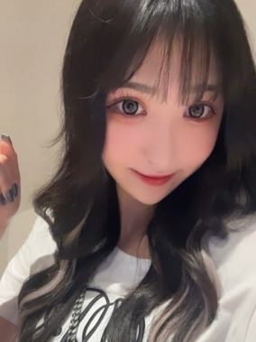 又大又高超级惹眼！《180公分正妹》身高惊人贩卖机都比她矮！封面