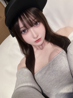 《开拓动漫祭》反差同框「小孤独对比辣妹圣女」，孤独下棋另外一个注目焦点！封面