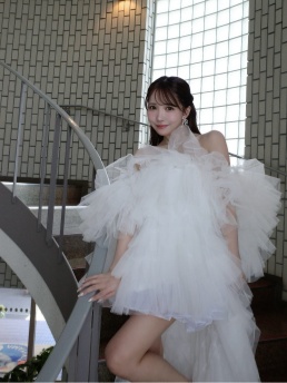 《三上悠亚穿婚纱被骂》到底算不算职业歧视？封面