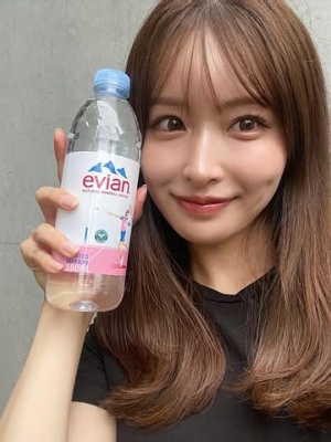 口罩系美女《新山桃子》摘下口罩号称「石原聪美」！网友辣评：真明星脸无误！封面