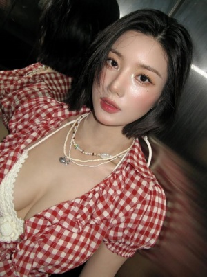 韩国泼水节「水炸弹」女神《权恩妃》火辣比基尼HIGH翻全场！封面