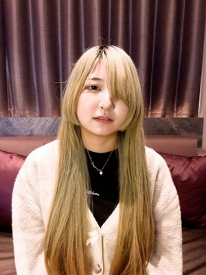 今天（18 日），那个认生的纤弱且敏感的女孩。封面