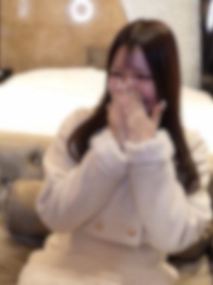 拥有 “性感嘴唇” 的美女。封面